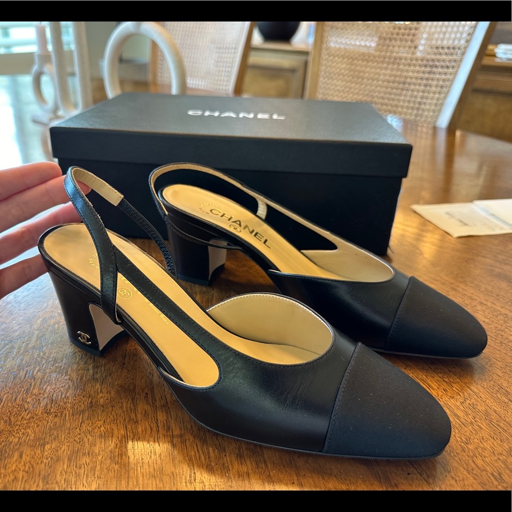 Chanel Size 38 Black Sling backs